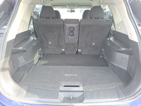 Used 2017 Nissan Rogue SV w/ SV Premium Package image 7