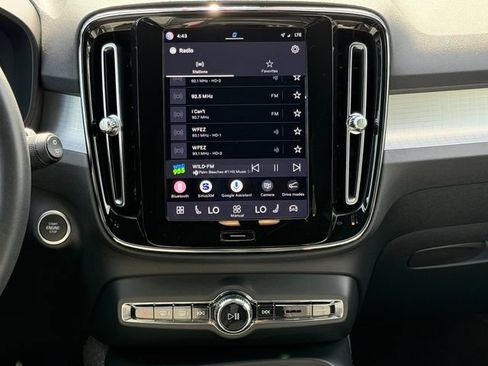 Certified 2024 Volvo XC40 B5 Core AWD/4WD image 17