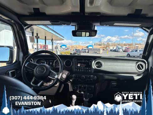 Used 2020 Jeep Gladiator Overland image 16