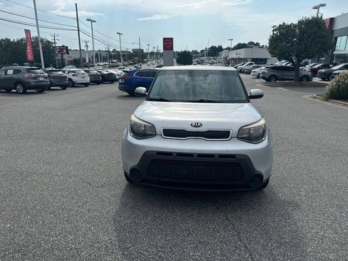 Used 2015 Kia Soul FWD image 2