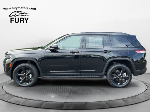 Used 2024 Jeep Grand Cherokee Limited w/ Luxury Tech Group II AWD/4WD image 6