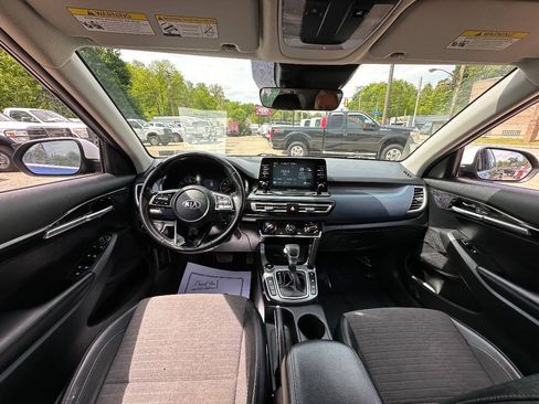 Used 2021 Kia Seltos S AWD/4WD image 11