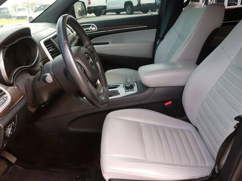 Used 2018 Jeep Grand Cherokee Limited AWD/4WD image 12