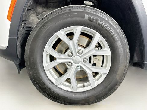 Used 2023 Jeep Grand Cherokee L Limited AWD/4WD image 11