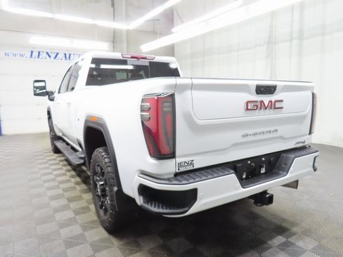 Used 2024 GMC Sierra 2500 AT4 w/ AT4 Preferred Package image 5
