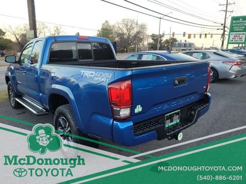 Used 2016 Toyota Tacoma TRD Sport image 7