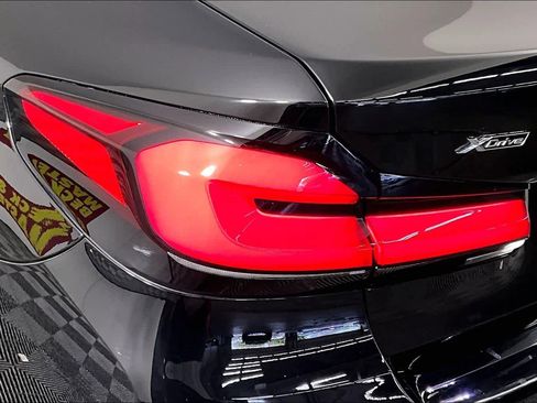 Used 2023 BMW 530e xDrive image 27