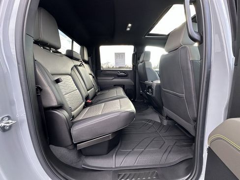 Used 2024 Chevrolet Silverado 2500 ZR2 w/ Technology Package image 14