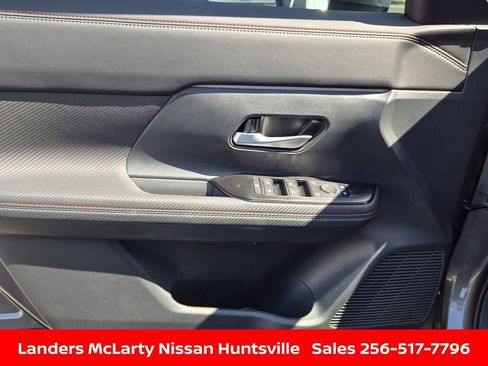 Used 2025 Nissan Kicks SR w/ Illumination Package image 19