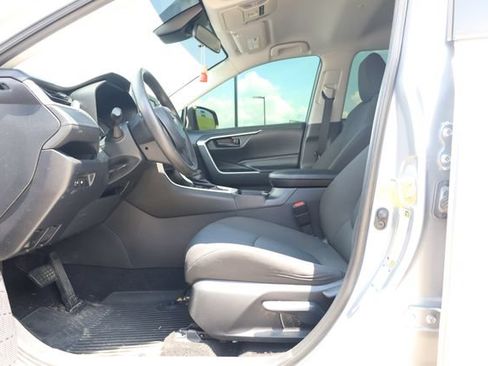 Used 2021 Toyota RAV4 LE AWD/4WD image 13