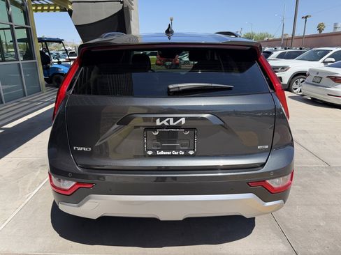 Used 2025 Kia Niro EX FWD image 13