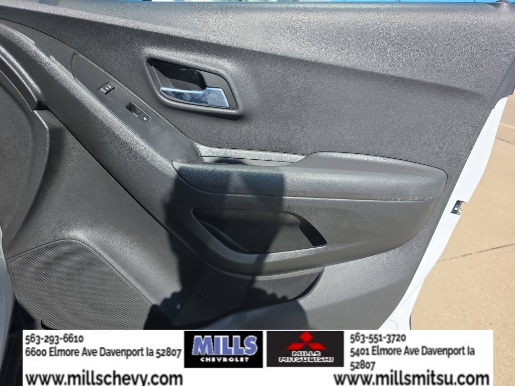 Used 2020 Chevrolet Trax LT w/ LT Convenience Package FWD image 21