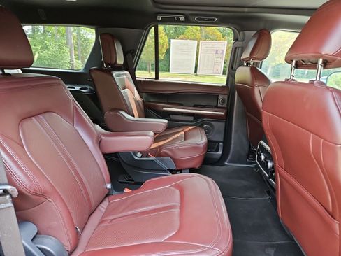 Used 2024 Ford Expedition Limited AWD/4WD image 17