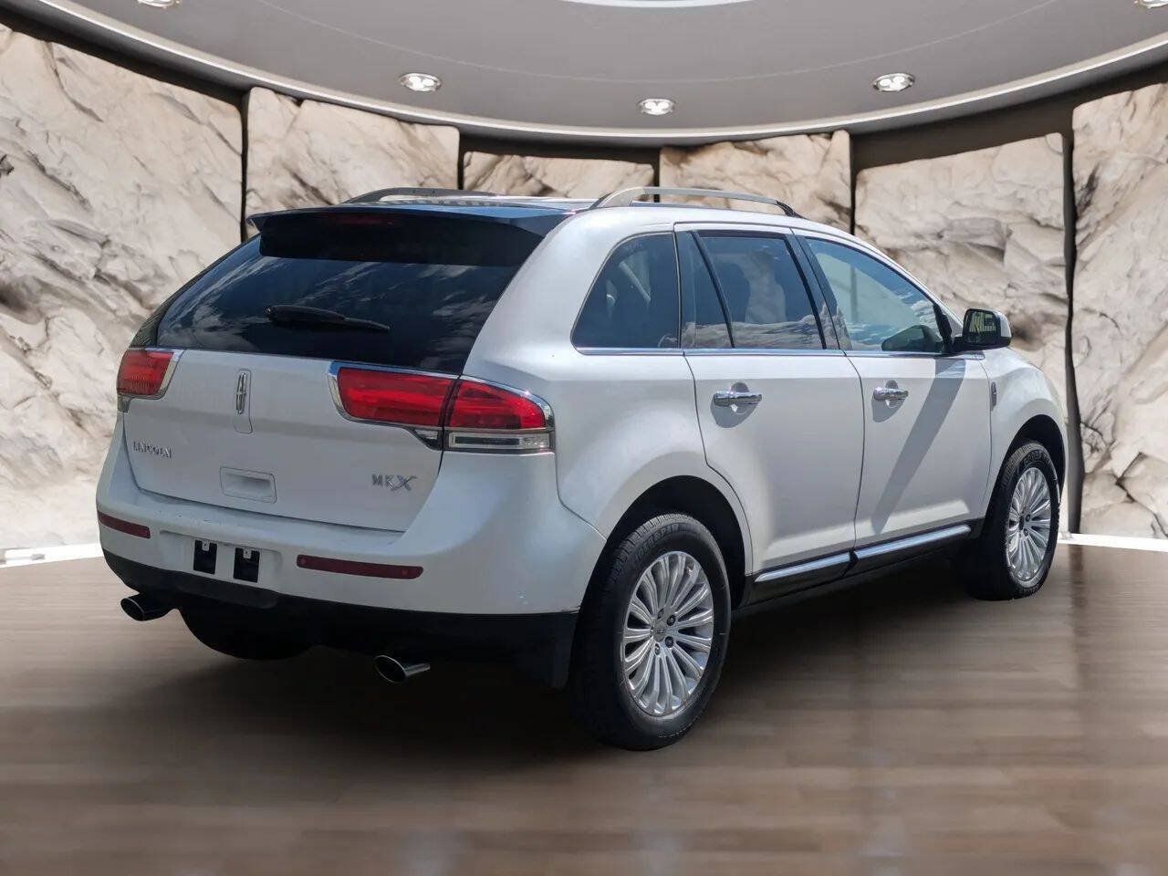 Used 2011 Lincoln MKX 2WD w/ Wood Pkg image 9