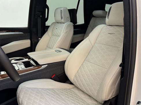 New 2025 Cadillac Escalade Sport Platinum w/ LPO, ONYX Package image 32