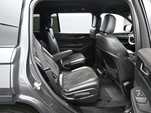 Used 2023 Jeep Grand Cherokee L Laredo image 37