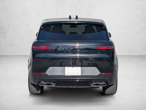 Used 2025 Land Rover Range Rover Sport SE image 7