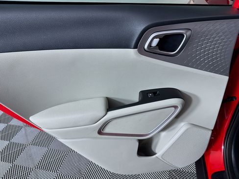 Used 2025 Kia Soul LX image 24