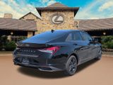 Used 2022 Hyundai Elantra SEL w/ Convenience Package image 2