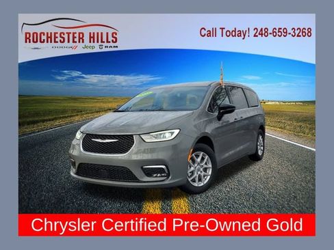 Used 2025 Chrysler Pacifica Select FWD image 1