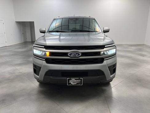 Used 2024 Ford Expedition XLT RWD image 3
