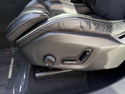 Used 2018 Volvo XC60 T6 R-Design w/ Convenience Package image 14