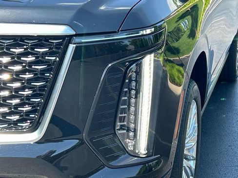 Used 2025 Cadillac Escalade ESV Premium Luxury w/ Touring Package AWD/4WD image 9