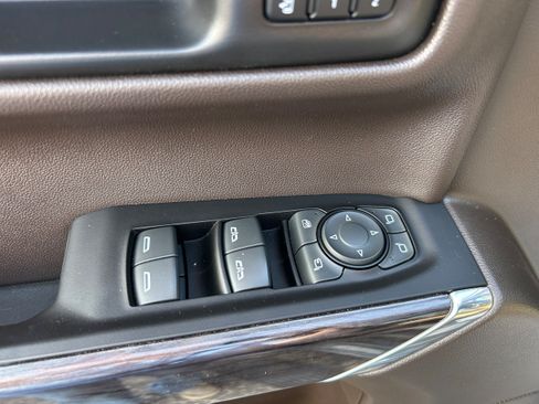 Used 2022 Chevrolet Silverado 1500 LTZ AWD/4WD image 15
