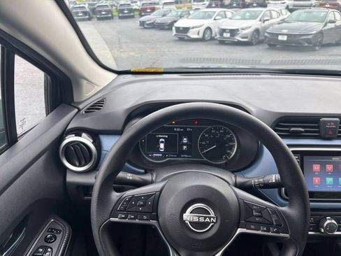 Used 2025 Nissan Versa SV FWD image 29