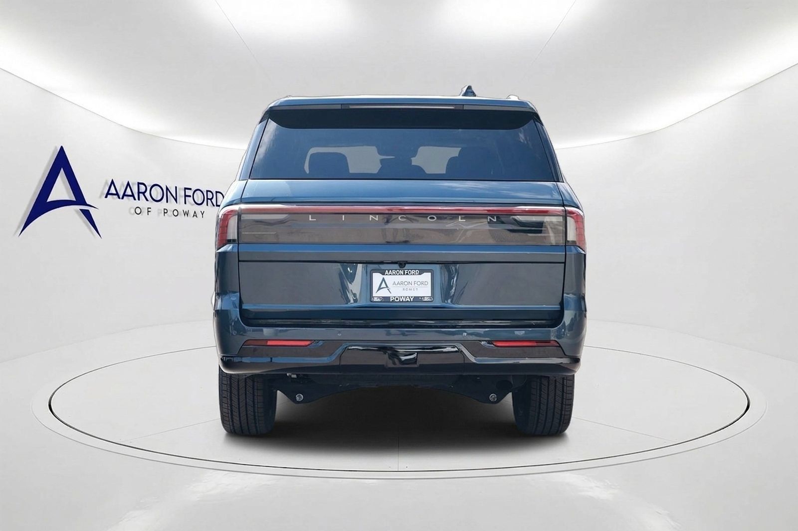 Used 2025 Lincoln Navigator L Reserve w/ Jet Appearance Package AWD/4WD image 5
