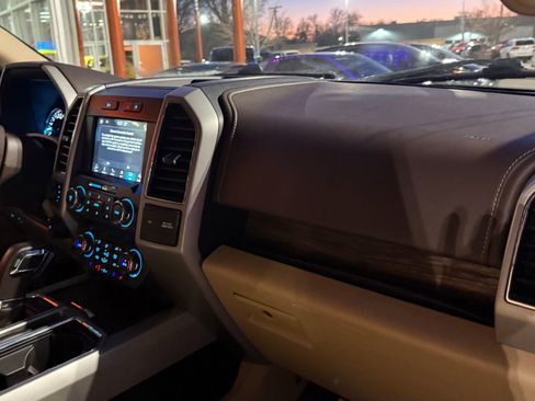 Used 2019 Ford F150 Lariat image 14