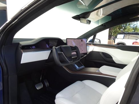 Used 2023 Tesla Model X image 13