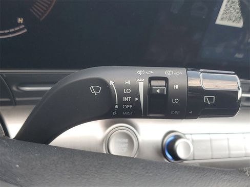 Used 2025 Hyundai Kona SEL image 27