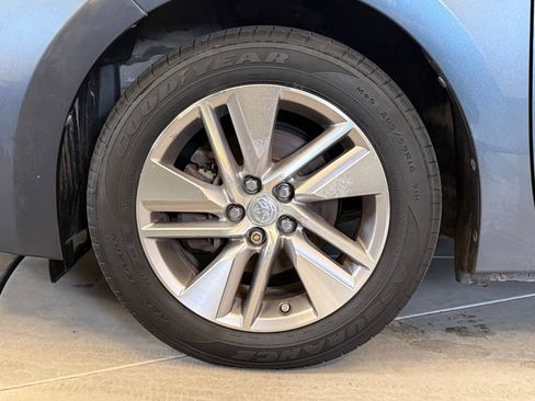 Used 2016 Toyota Corolla LE FWD image 24
