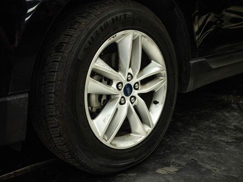 Used 2018 Ford Edge SEL FWD image 3