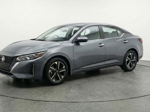 Used 2025 Nissan Sentra SV image 3