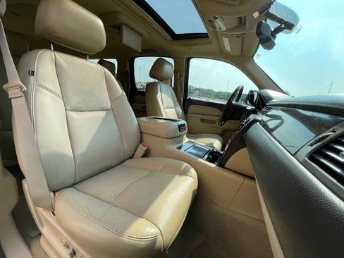 Used 2013 GMC Yukon XL Denali RWD image 24