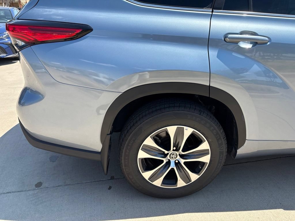 Used 2023 Toyota Highlander XLE FWD image 7