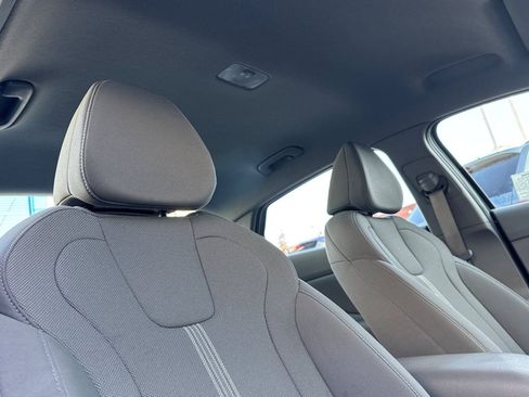 Used 2023 Hyundai Elantra SE image 18