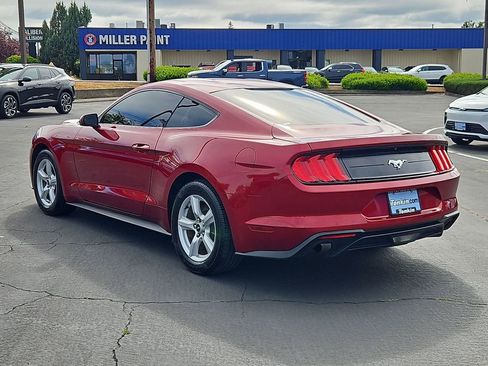 Used 2018 Ford Mustang Coupe RWD image 4