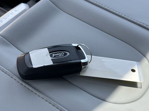 Used 2025 Ford Expedition Max Platinum AWD/4WD image 9