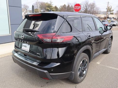 Certified 2025 Nissan Rogue SV AWD/4WD image 6