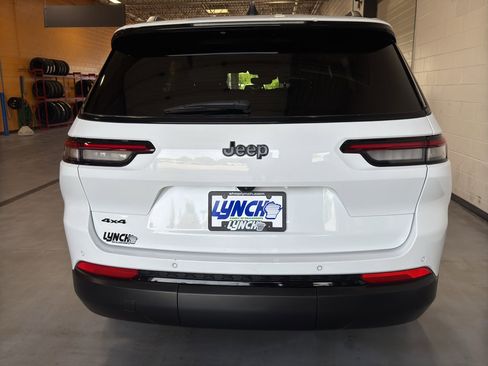 Used 2023 Jeep Grand Cherokee L Altitude AWD/4WD image 4