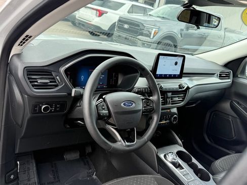 Used 2023 Ford Escape Active w/ Cold Weather Package FWD image 4