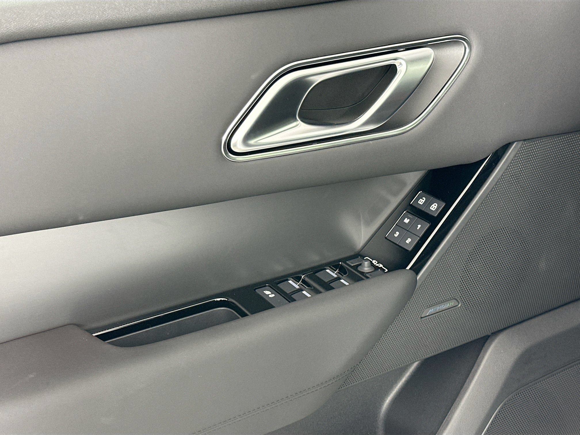Certified 2026 Land Rover Range Rover Velar S AWD/4WD image 15