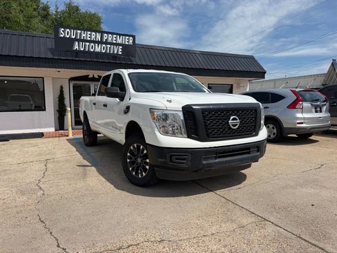 Used 2018 Nissan Titan S RWD image 3