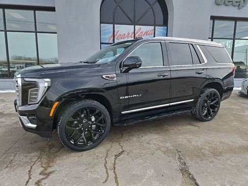 Used 2025 GMC Yukon Denali image 3