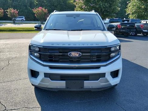 Used 2025 Ford Expedition Max Platinum w/ Driver's Package AWD/4WD image 9