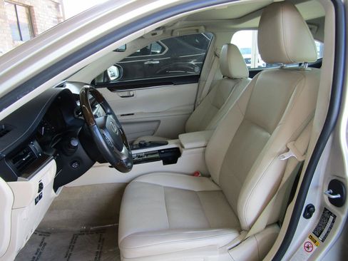 Used 2015 Lexus ES 350 w/ Premium Package FWD image 9