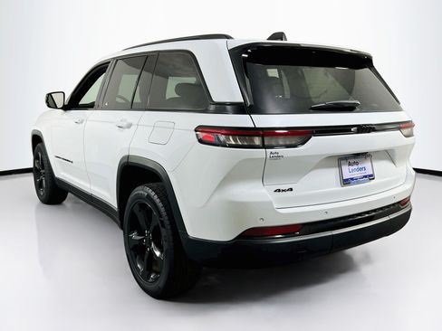 Used 2023 Jeep Grand Cherokee Altitude AWD/4WD image 7